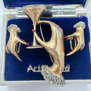 1940s vintage gold tone hands martini rhinestones brooch screw back earrings